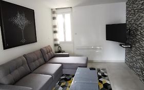 Superbe Appartement Neuf Tout Equipe, Non Fumeur Avec Place De Parking Privee